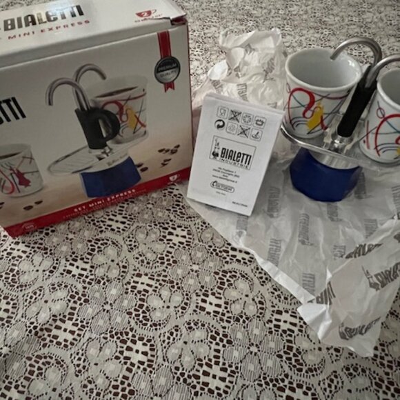 NEW Bialetti Italian Espresso Mini Stove Top Coffee Machine; 2 Designer Cups - Picture 1 of 13